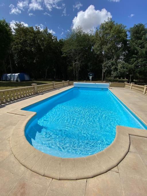 Le Cabaret Paisible Avec Piscine Villa Montierchaume Exterior photo